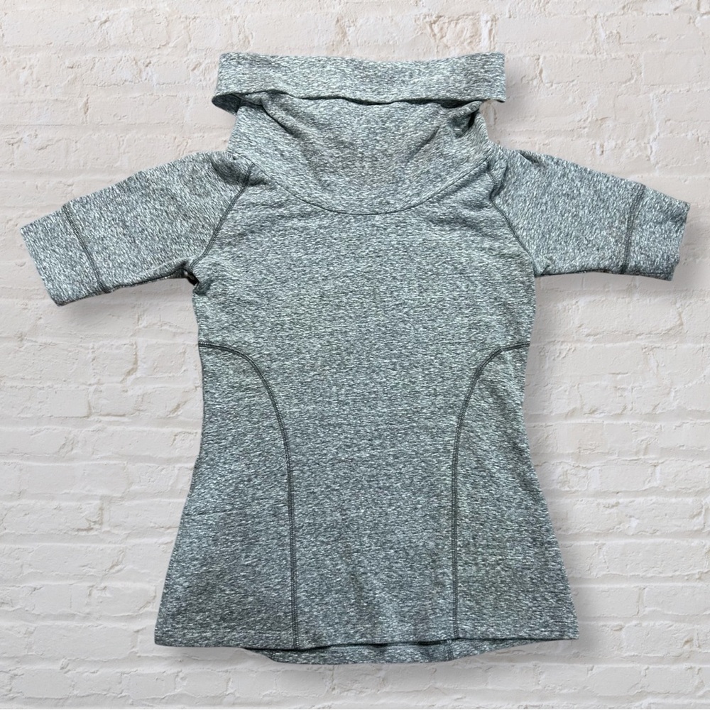 Athleta Grey Short Sleeve Cowl Turtle Neck Gym Athletic Top Active Shirt Sz XS